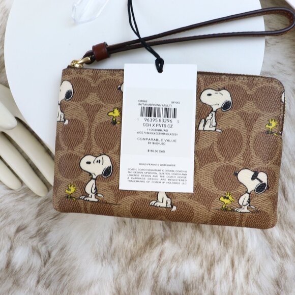 Coach x Peanuts Corner Zip Wristlet In Signature Canvas With Snoopy Print CBS82 - Picture 9 of 11